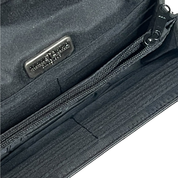 Minnetonka tooled leather embossed wallet in Black with card holders - Picture 7 of 13